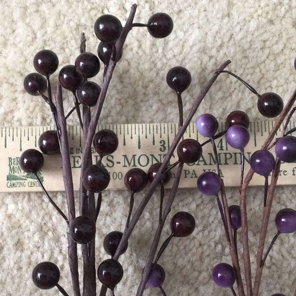 Bundle of Faux Berries - 26 stalks in multiple colors - Picture 11 of 12